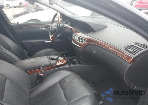 2008 Mercedes-Benz S 550 z USA, uszkodzony, nr VIN WDDNG71X18A160518